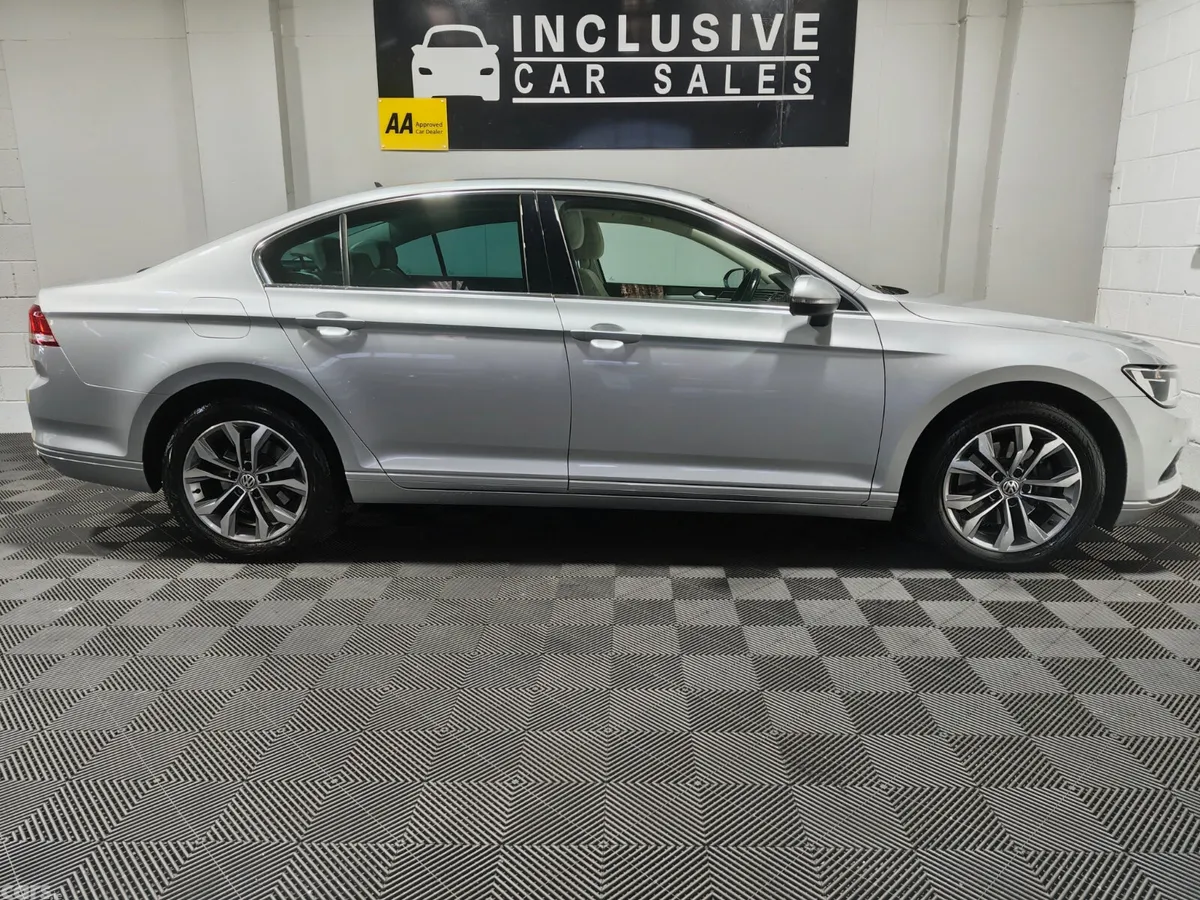 Volkswagen Passat Saloon, Diesel, 2019, Grey
