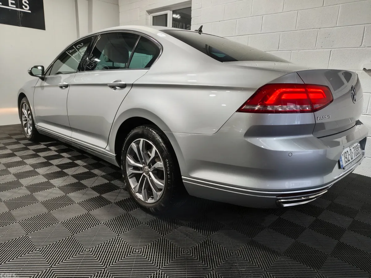Volkswagen Passat Saloon, Diesel, 2019, Grey