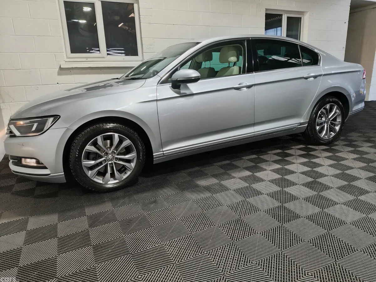Volkswagen Passat Saloon, Diesel, 2019, Grey