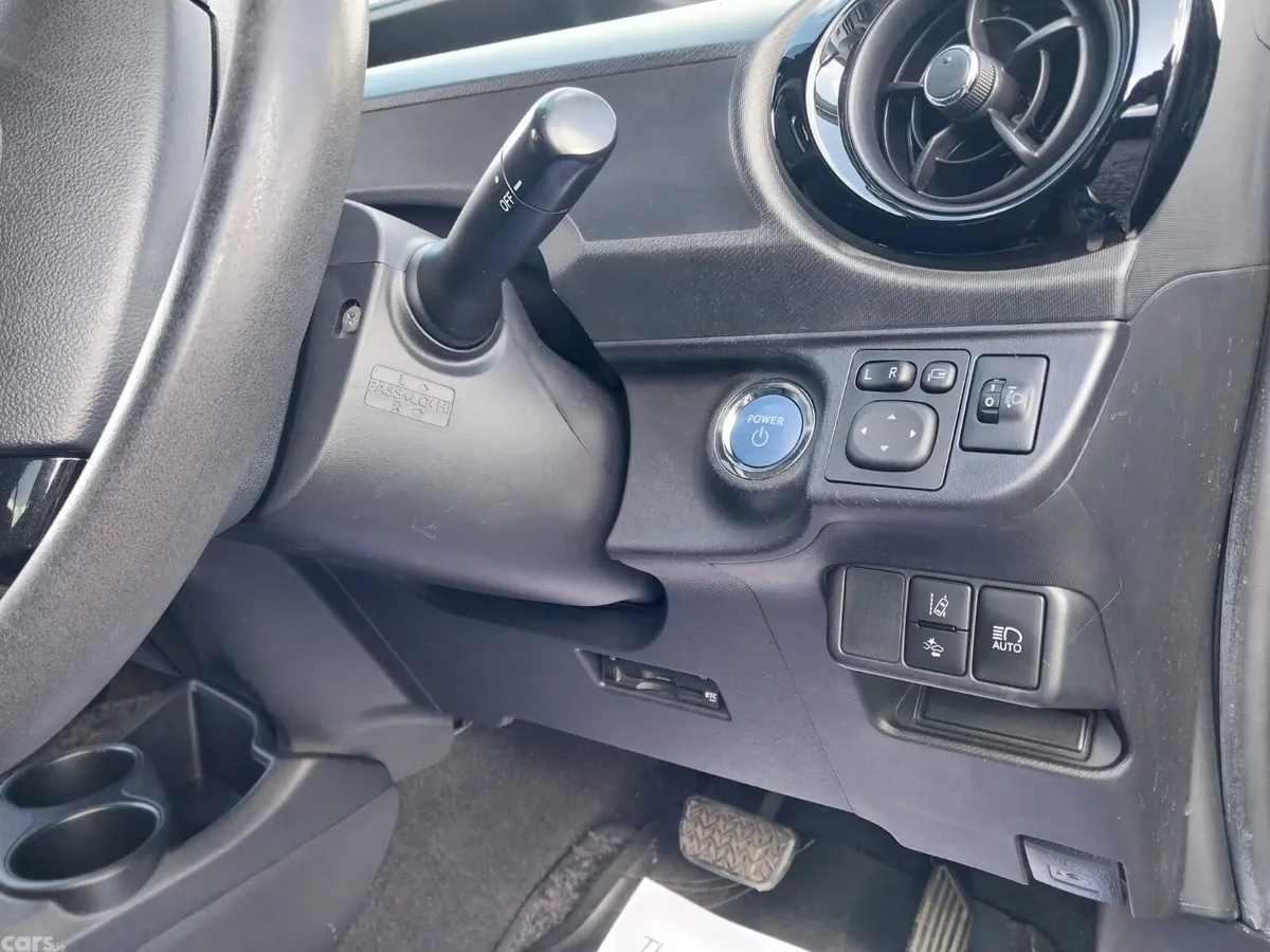 Toyota Aqua Hatchback, Petrol Hybrid, 2016, Blue