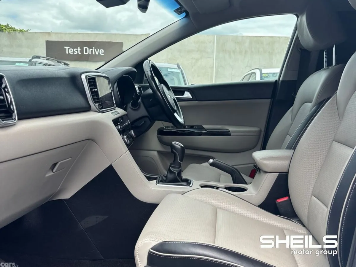 Kia Sportage SUV, Diesel Hybrid, 2022, White