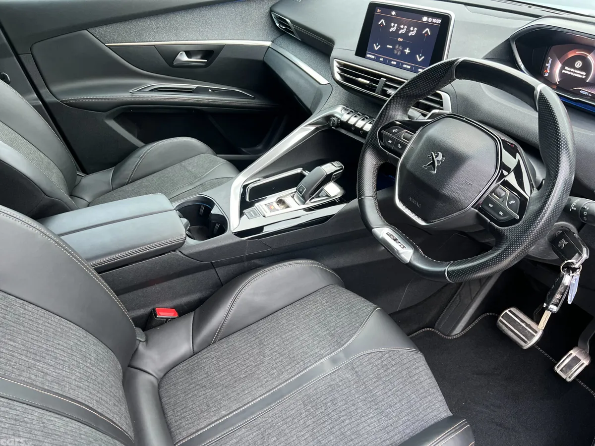 Peugeot 5008 MPV, Diesel, 2019, Grey