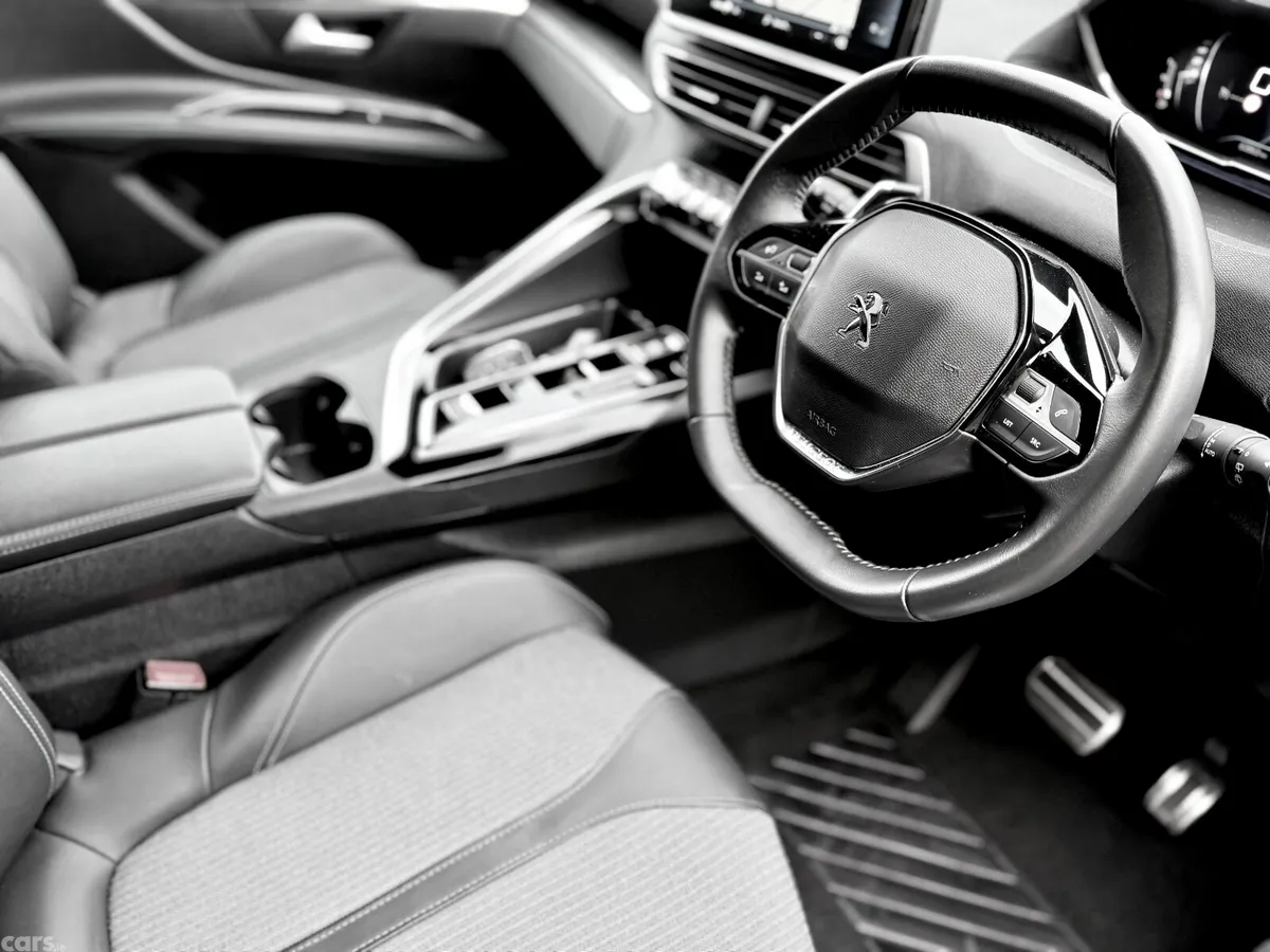 Peugeot 5008 MPV, Diesel, 2024, Grey