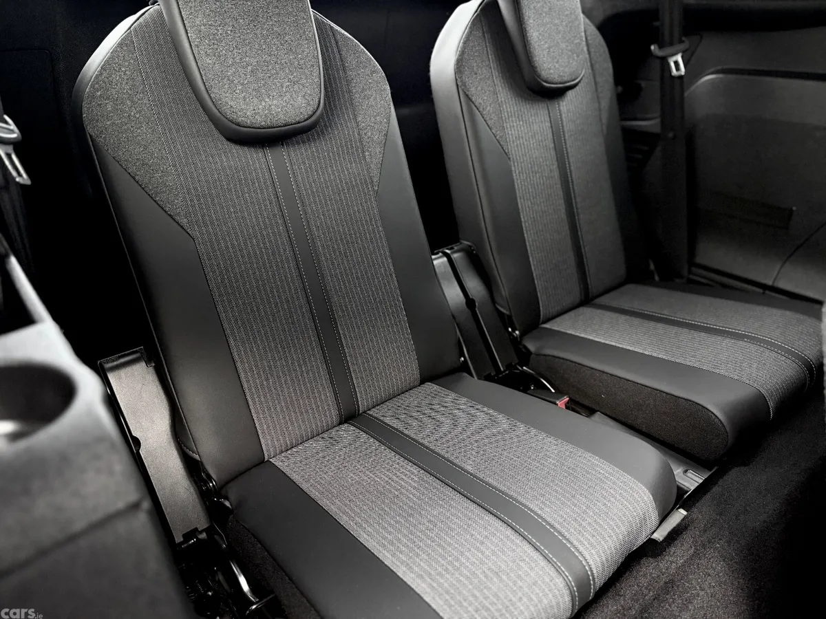 Peugeot 5008 MPV, Diesel, 2024, Grey
