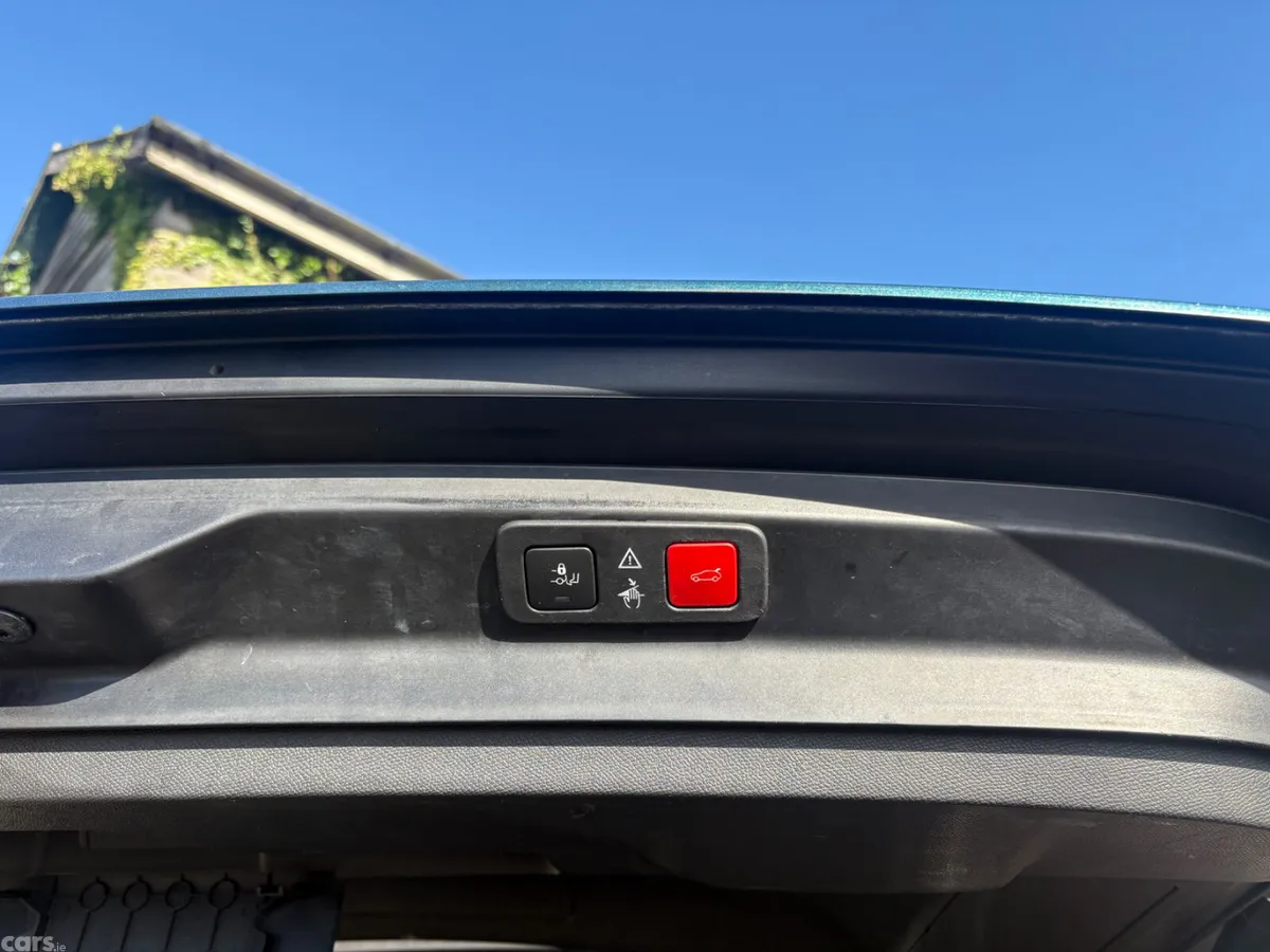Peugeot 5008 MPV, Diesel, 2019, Green