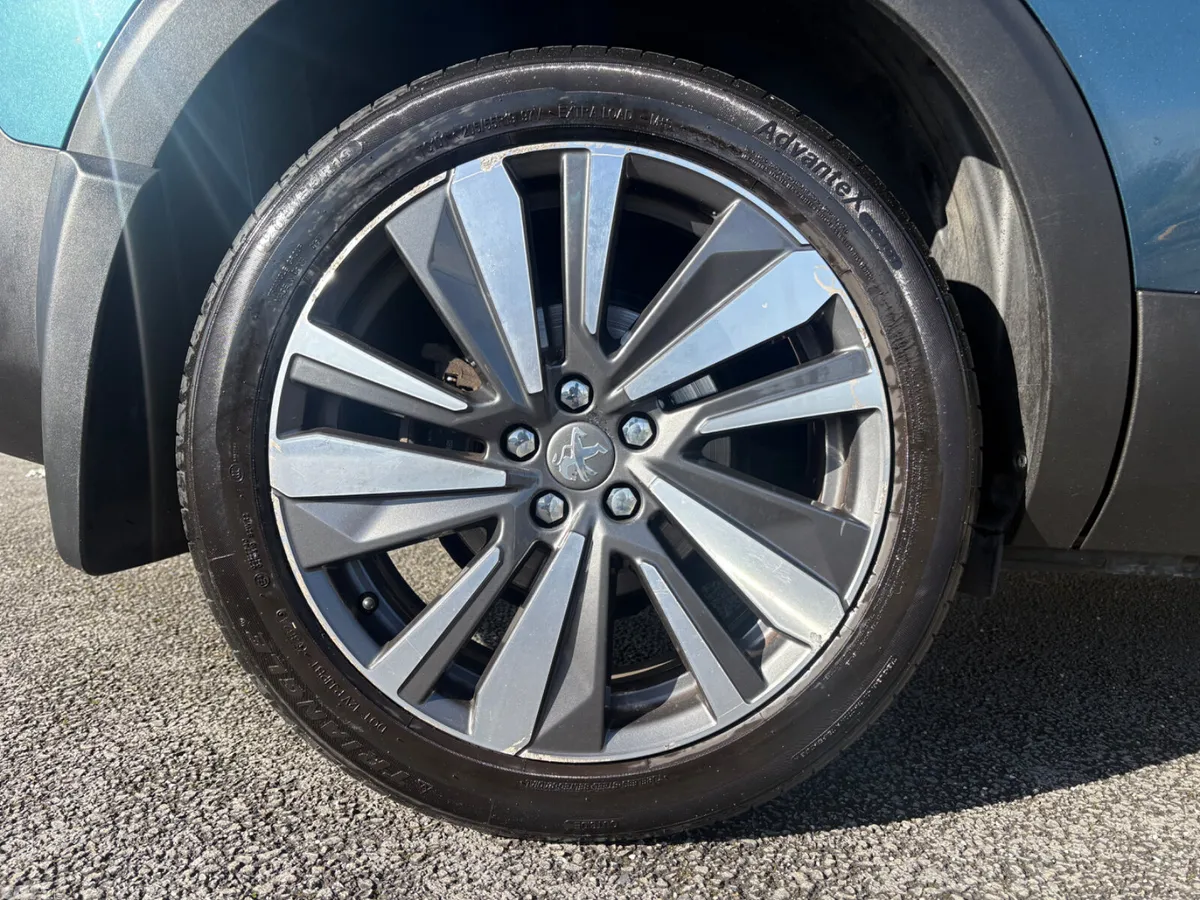 Peugeot 5008 MPV, Diesel, 2019, Green