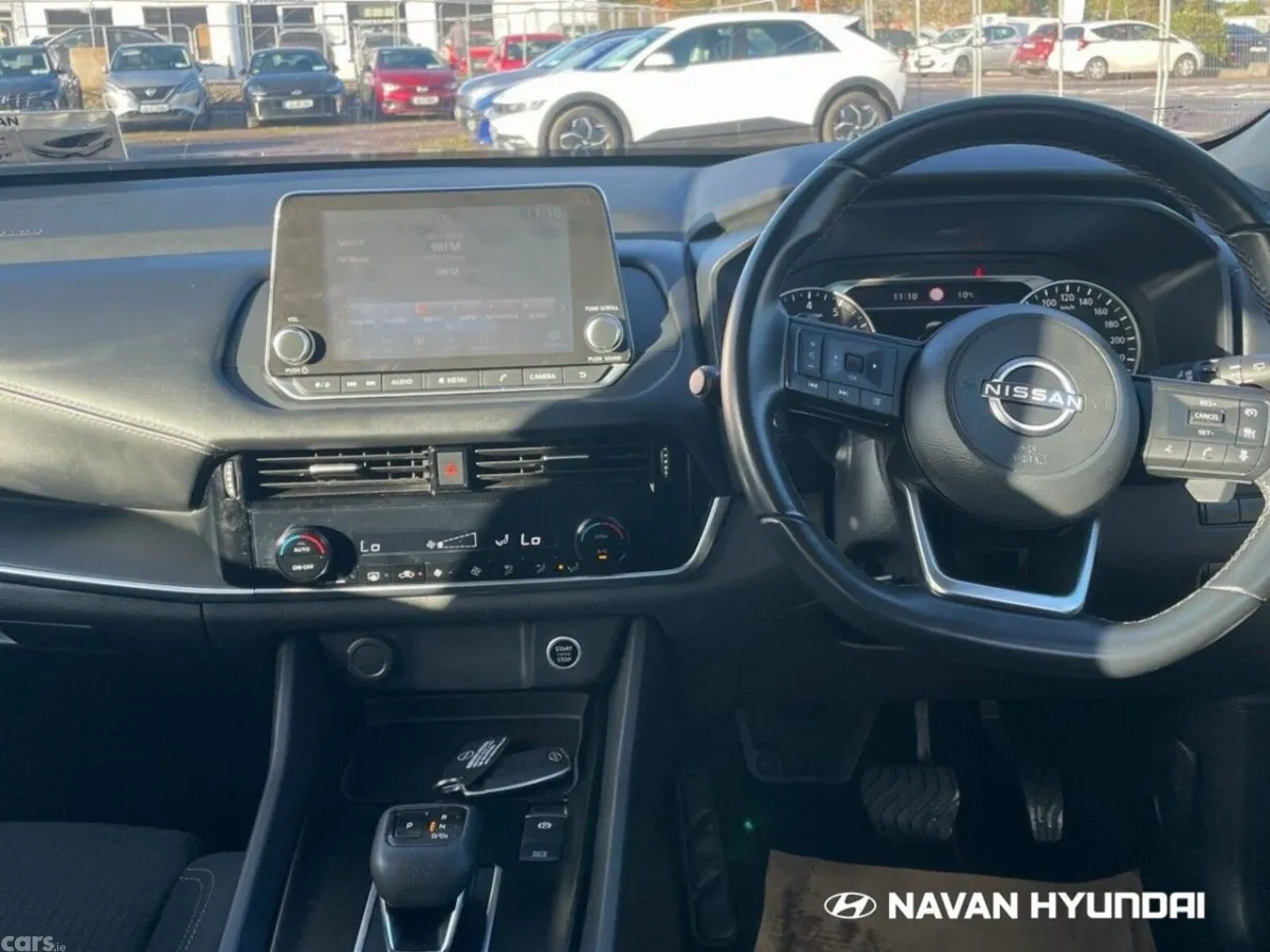 Nissan Qashqai MPV, Petrol Hybrid, 2023, Red