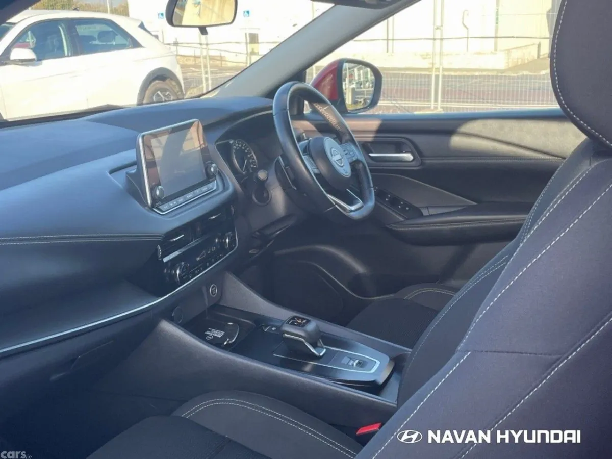 Nissan Qashqai MPV, Petrol Hybrid, 2023, Red
