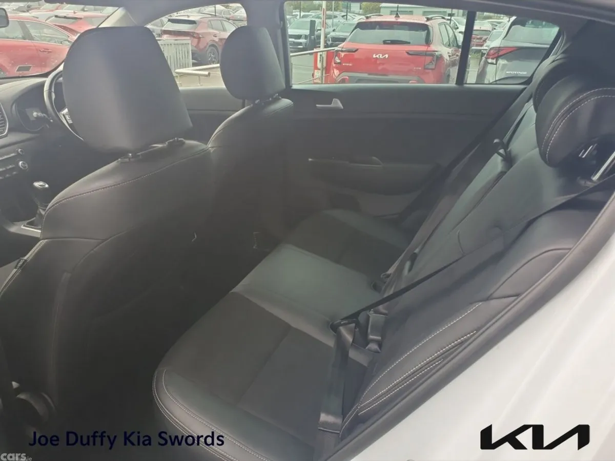 Kia Sportage SUV, Diesel Hybrid, 2021, White