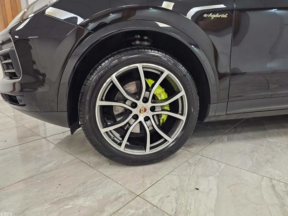 Porsche Cayenne Estate, Petrol Plug-in Hybrid, 2023, Black