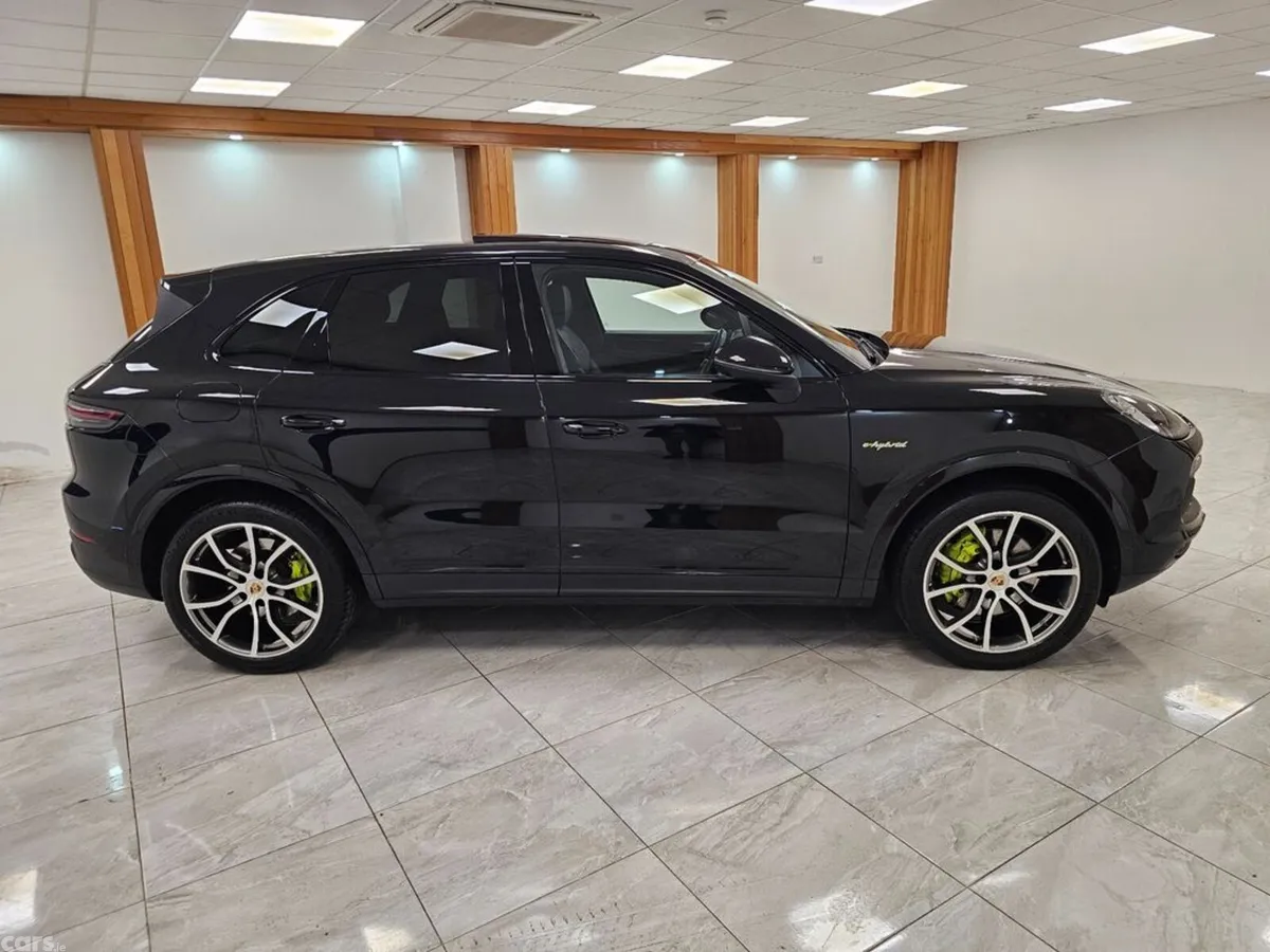 Porsche Cayenne Estate, Petrol Plug-in Hybrid, 2023, Black
