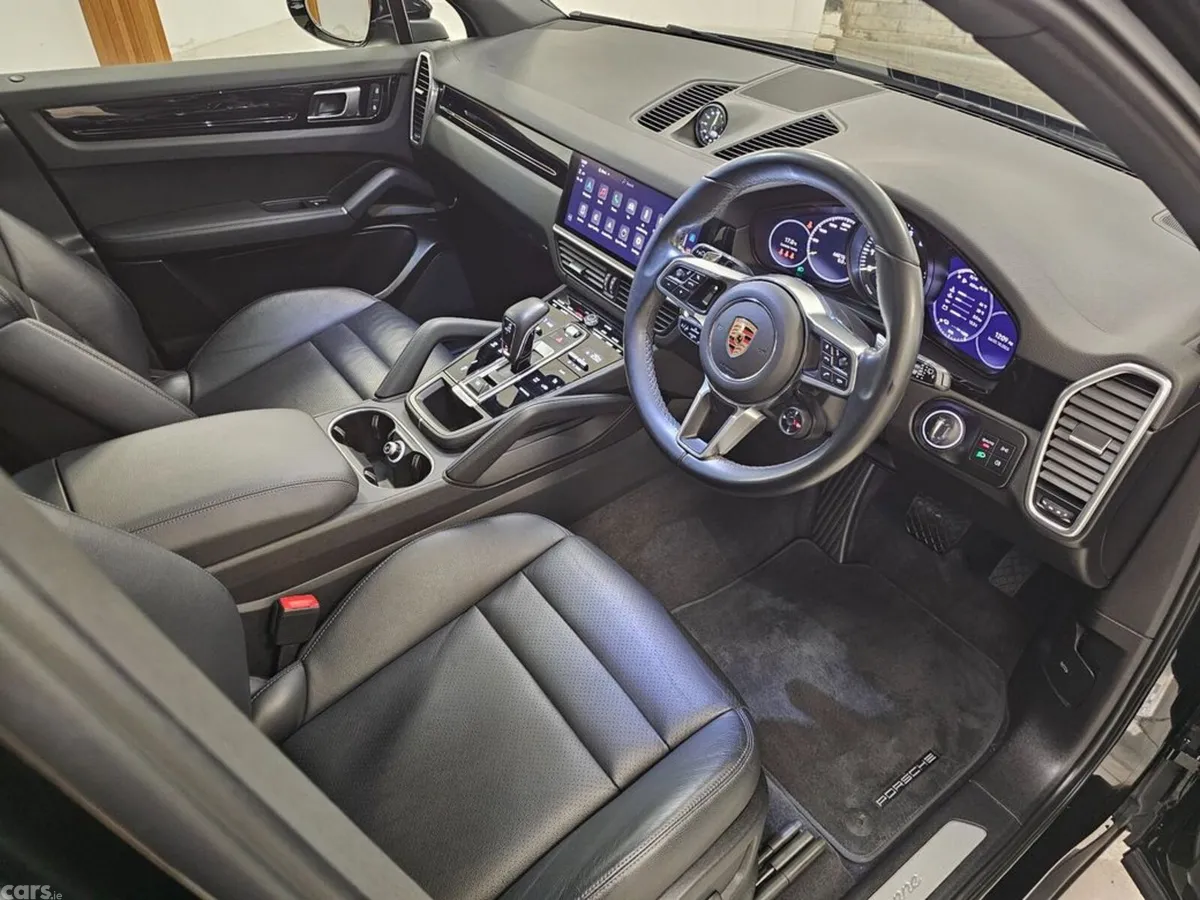 Porsche Cayenne Estate, Petrol Plug-in Hybrid, 2023, Black
