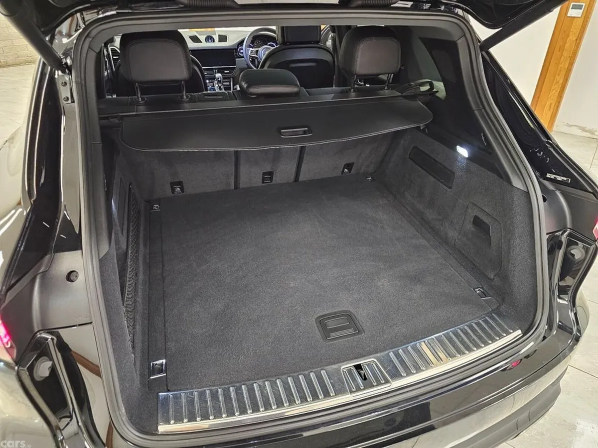 Porsche Cayenne Estate, Petrol Plug-in Hybrid, 2023, Black