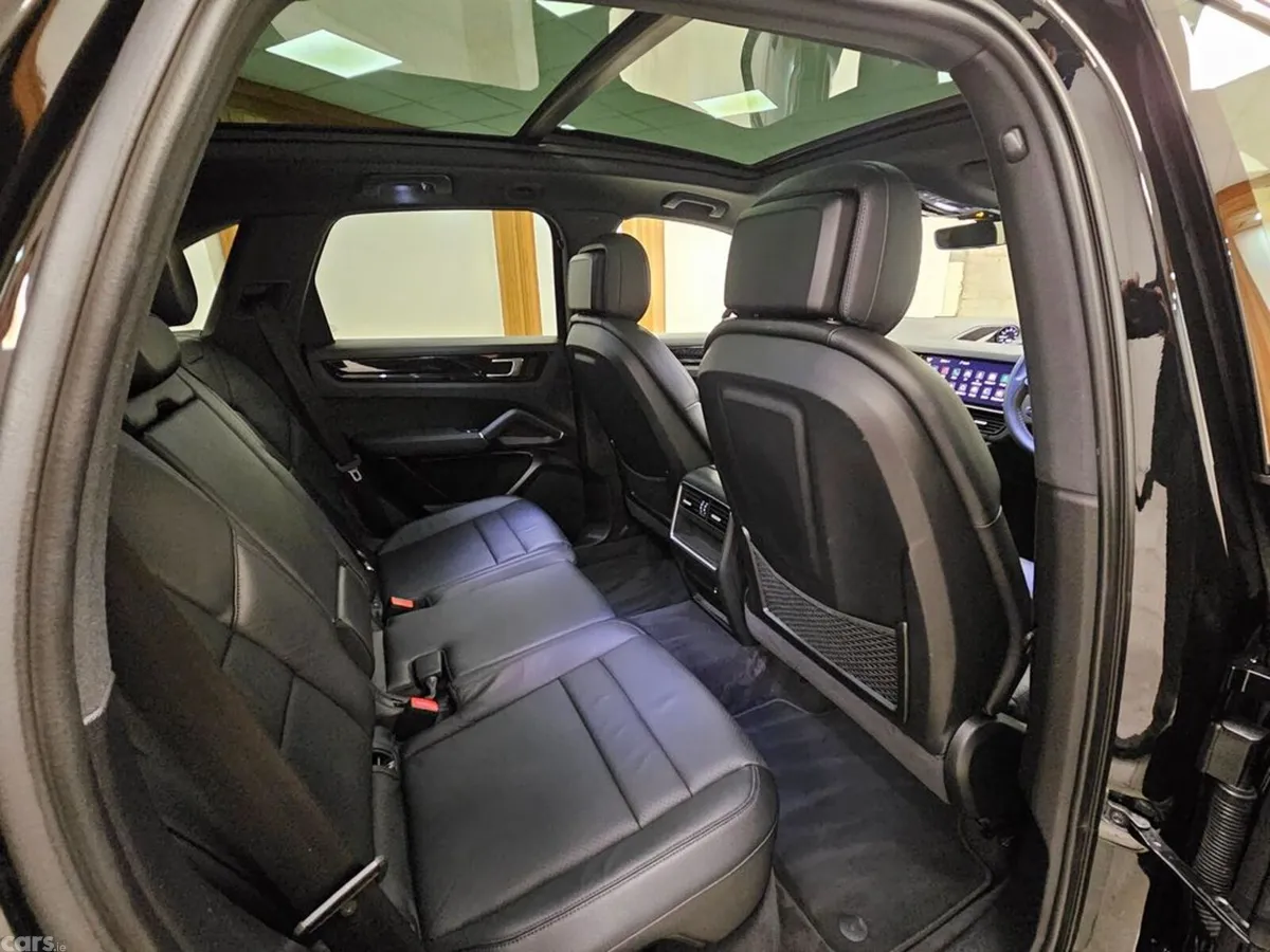 Porsche Cayenne Estate, Petrol Plug-in Hybrid, 2023, Black