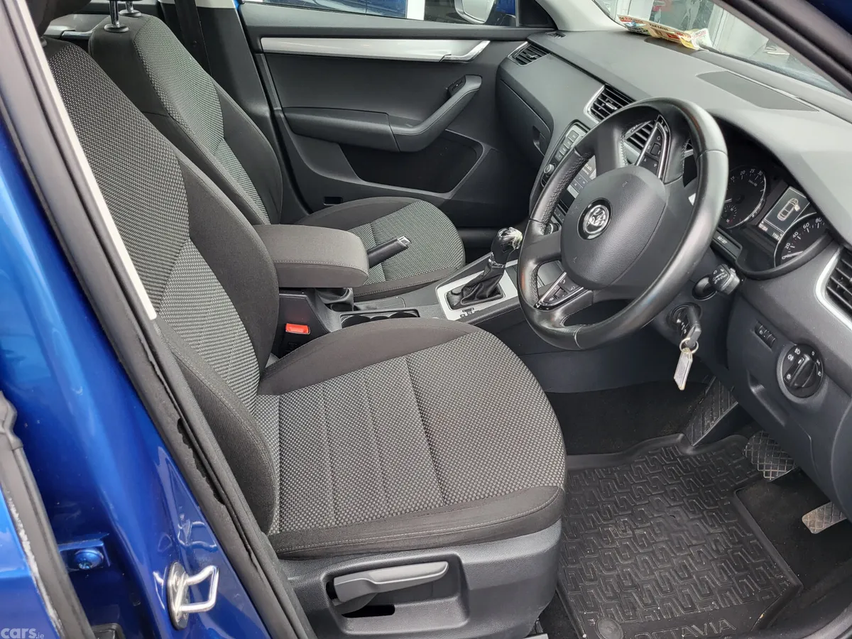 Skoda Octavia Saloon, Diesel, 2015, Blue