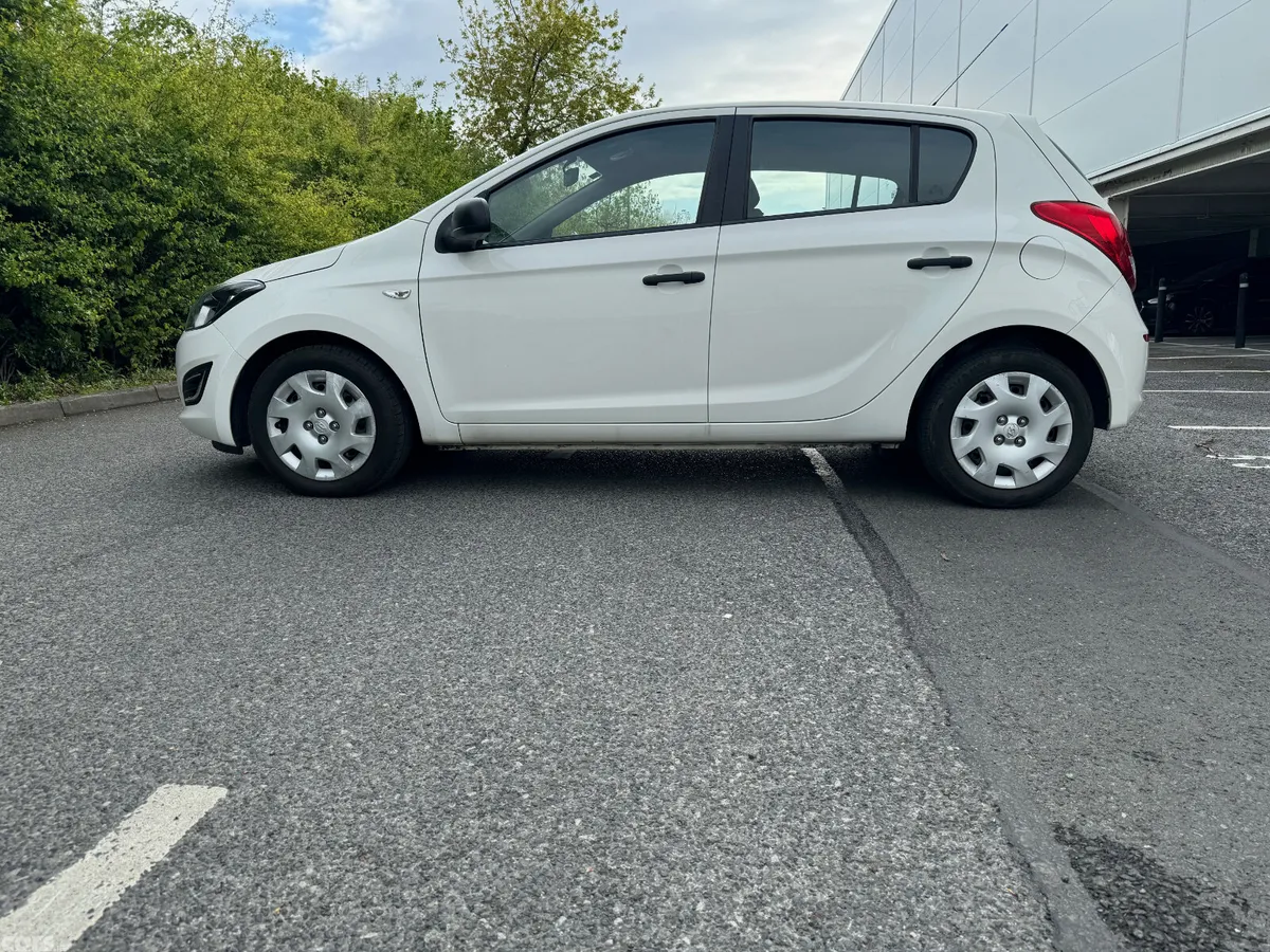 Hyundai i20 Hatchback, Petrol, 2014, White