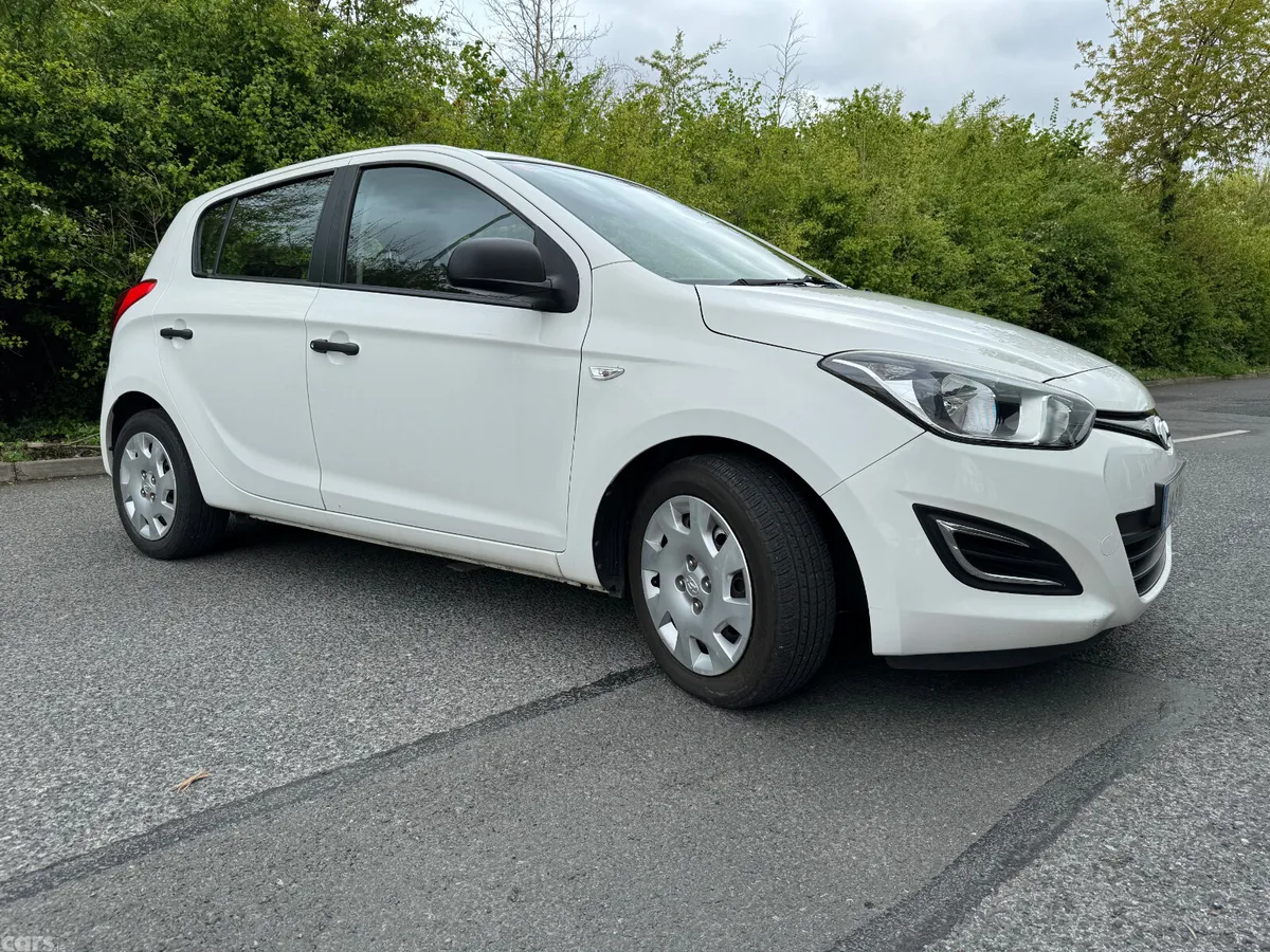 Hyundai i20 Hatchback, Petrol, 2014, White