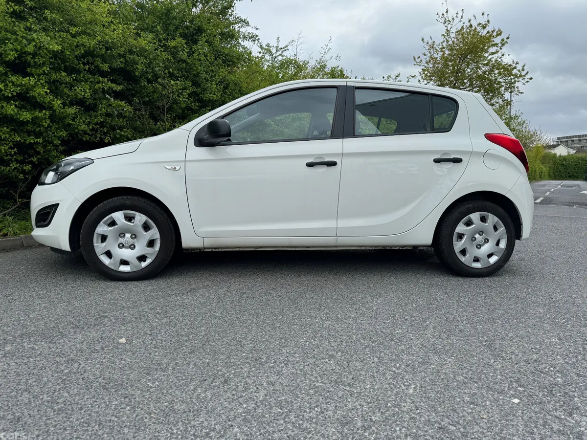 Hyundai i20 Hatchback, Petrol, 2014, White