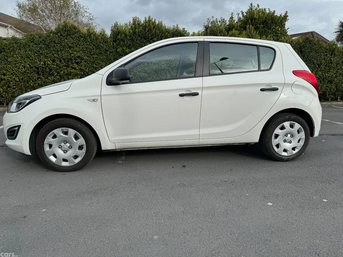 Hyundai i20 Hatchback, Petrol, 2014, White