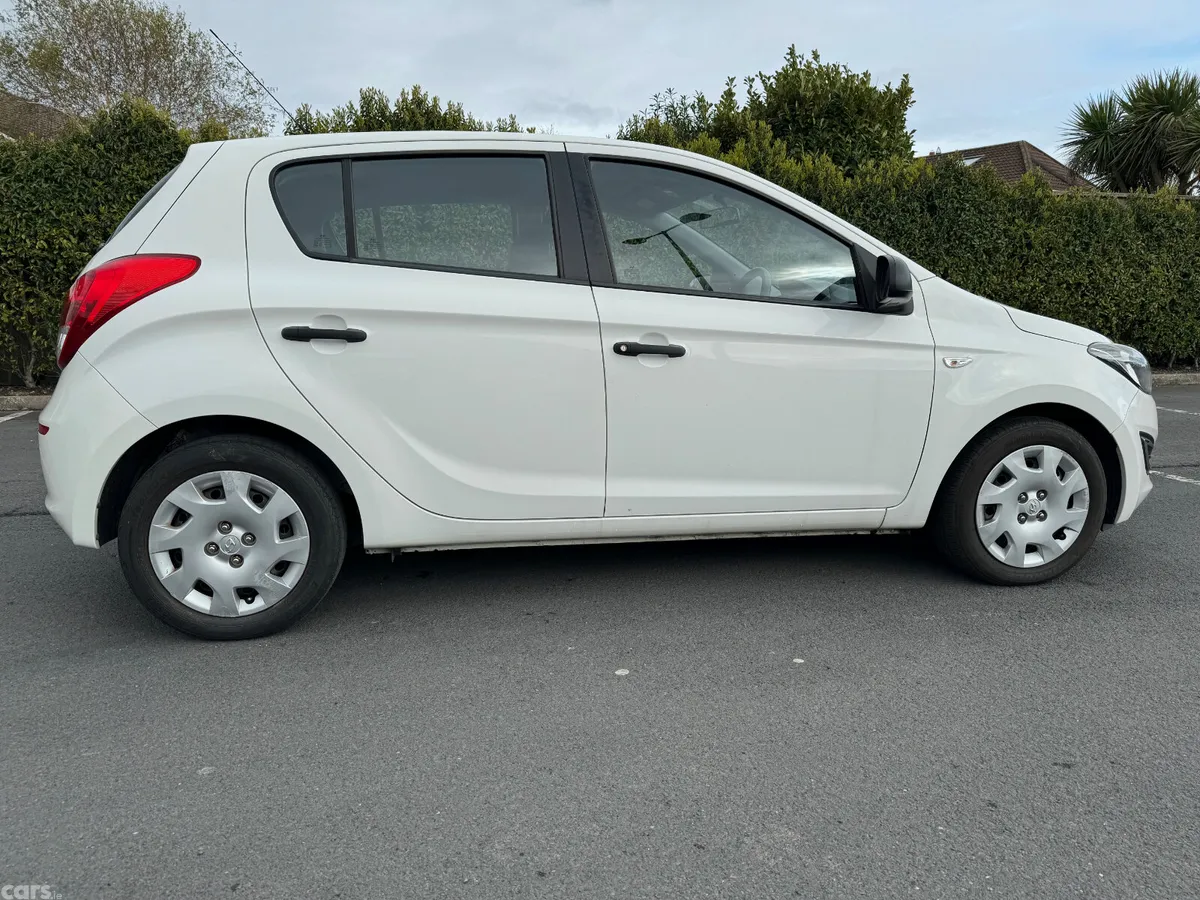 Hyundai i20 Hatchback, Petrol, 2014, White