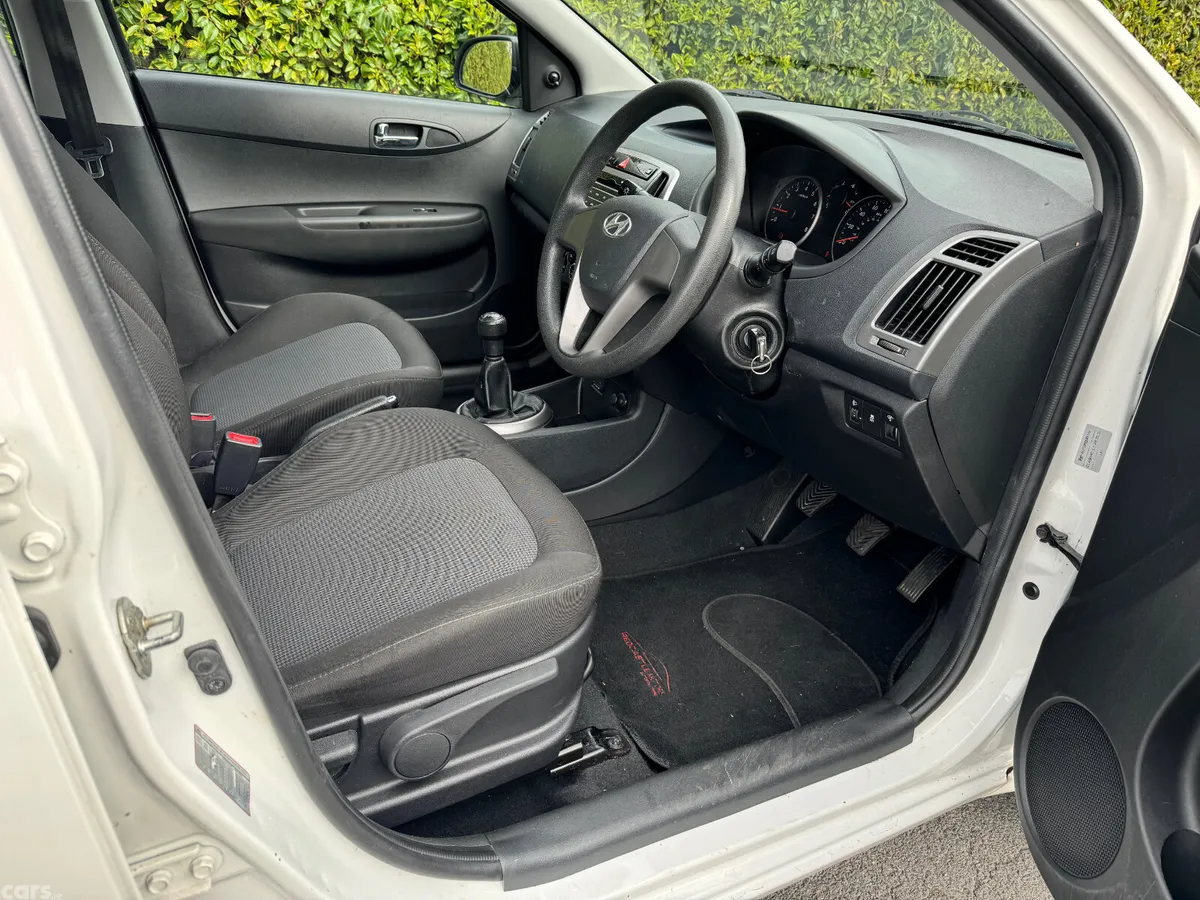 Hyundai i20 Hatchback, Petrol, 2014, White