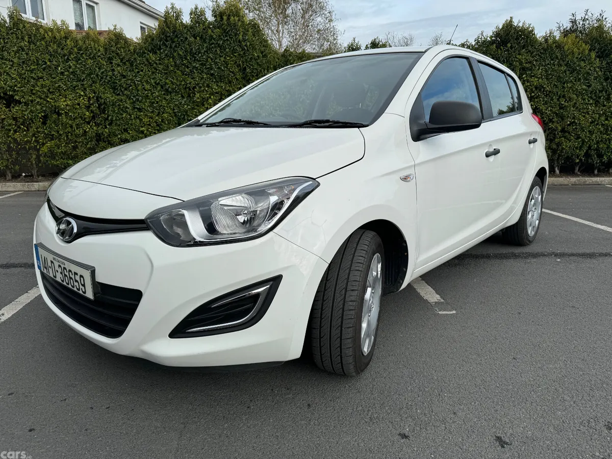Hyundai i20 Hatchback, Petrol, 2014, White