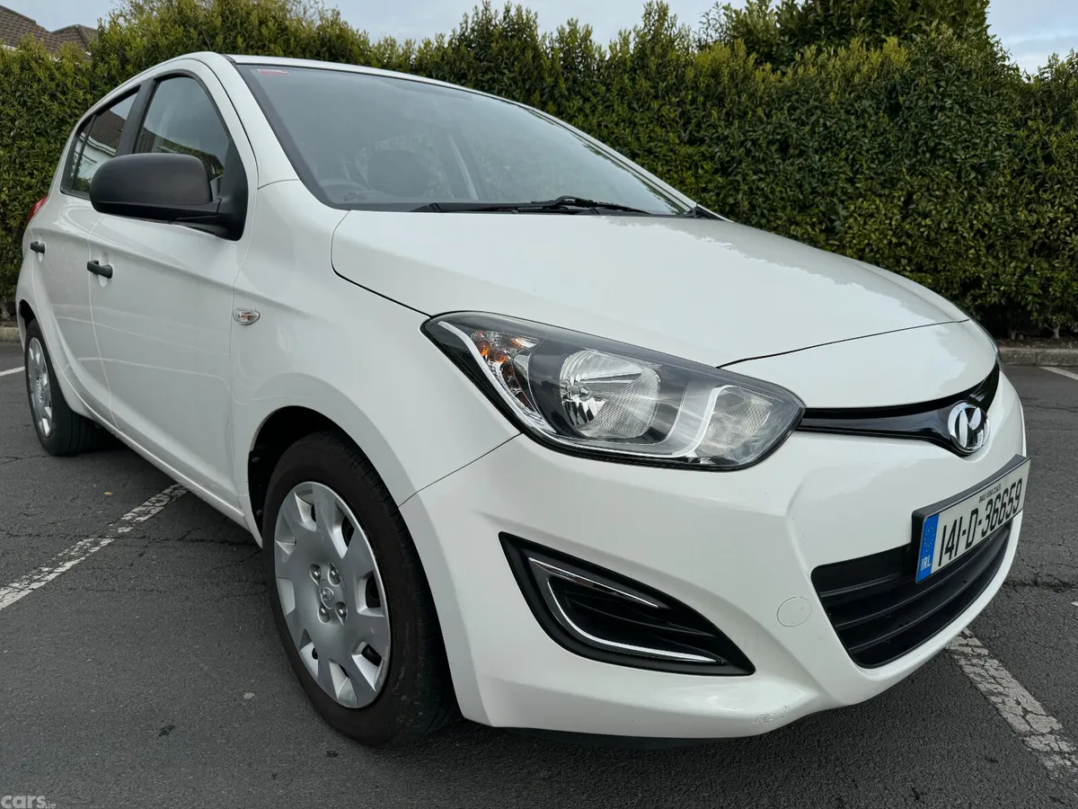 Hyundai i20 Hatchback, Petrol, 2014, White