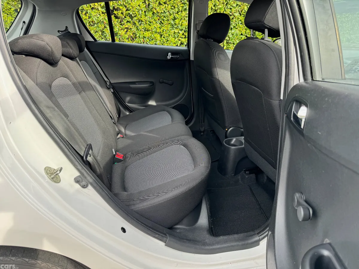 Hyundai i20 Hatchback, Petrol, 2014, White