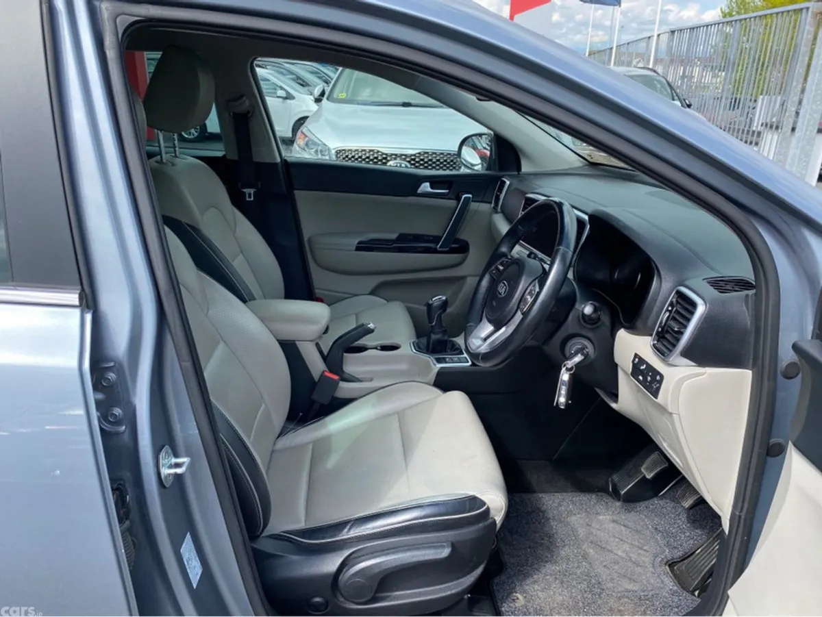 Kia Sportage MPV, Diesel, 2021, Grey