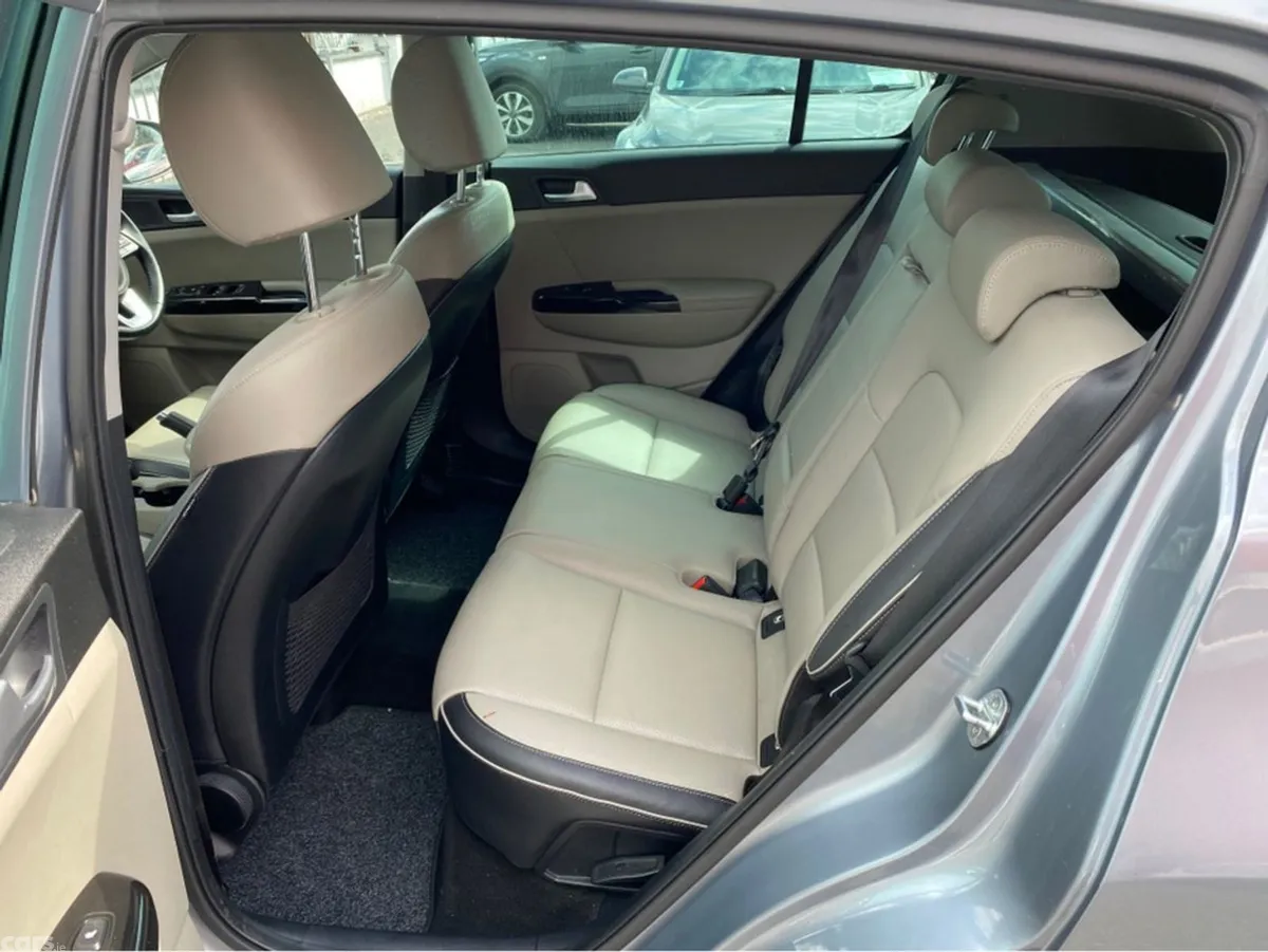 Kia Sportage MPV, Diesel, 2021, Grey
