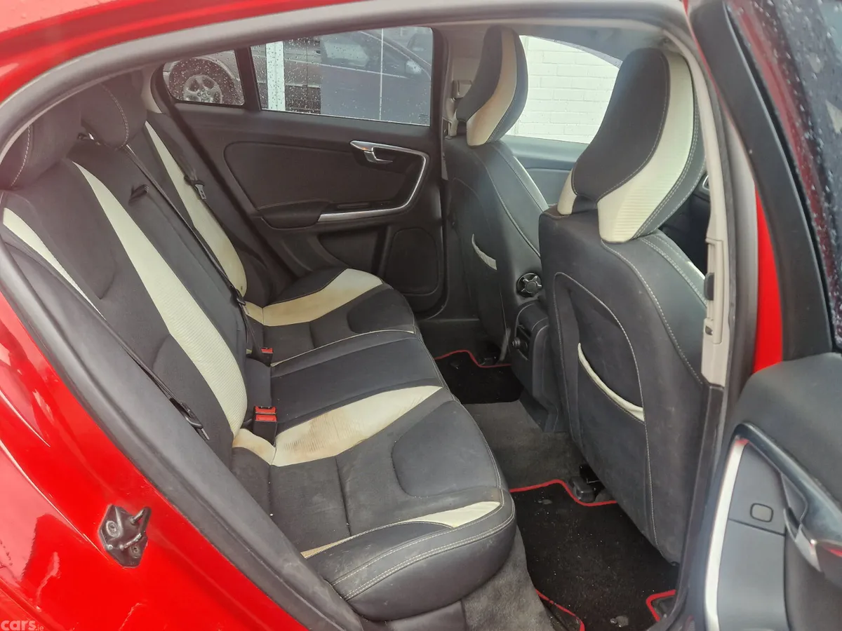 Volvo S60 Saloon, Diesel, 2011, Red