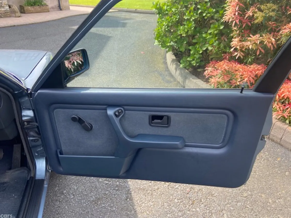 BMW 3-Series Saloon, Petrol, 1988, Blue
