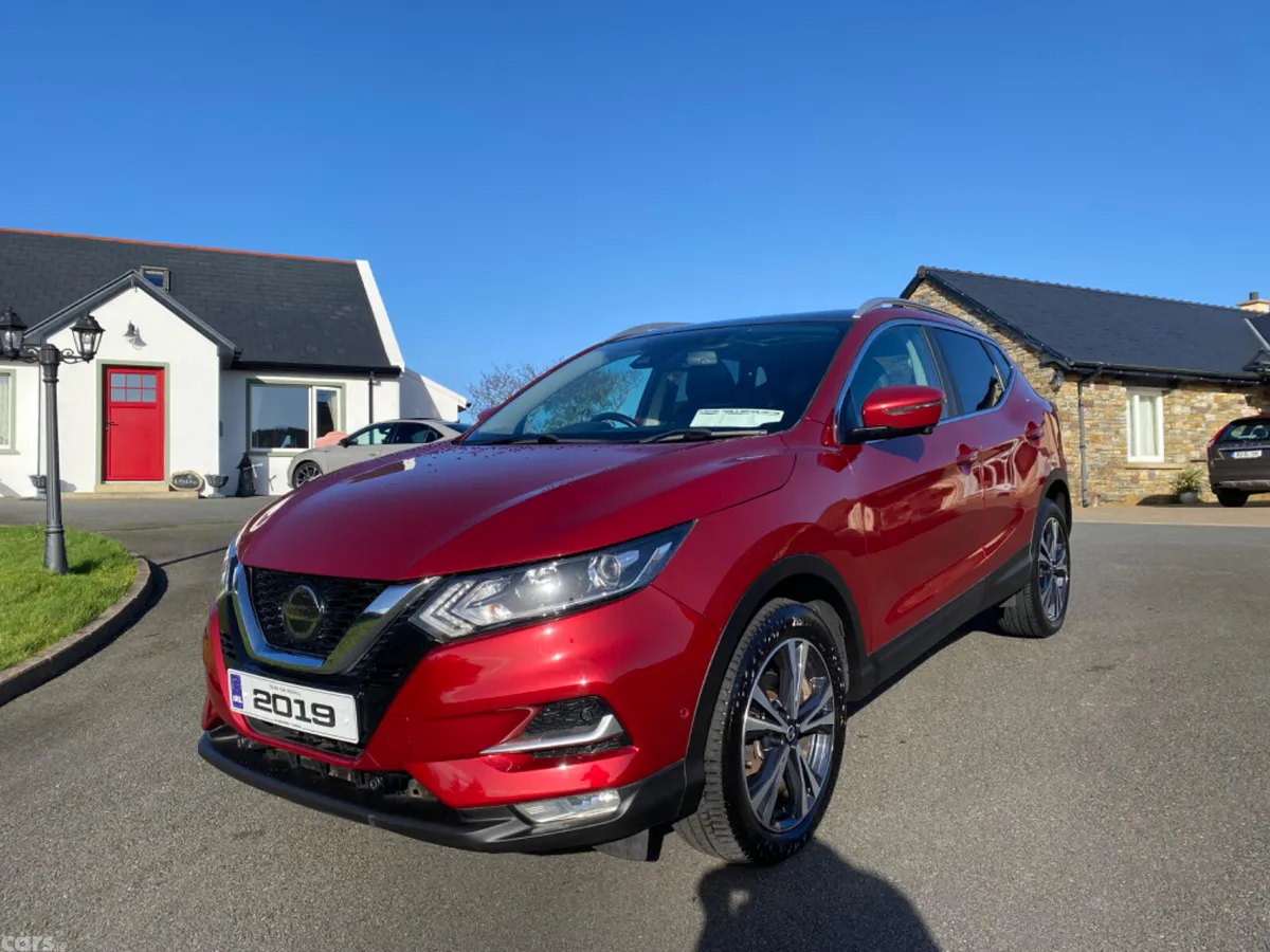 Nissan Qashqai SUV, Diesel, 2019, Red