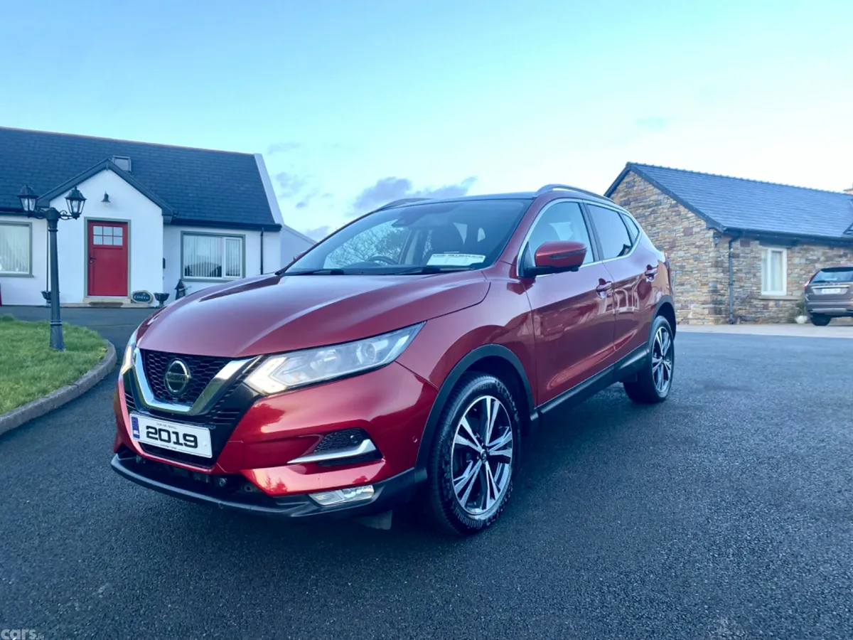 Nissan Qashqai SUV, Diesel, 2019, Red