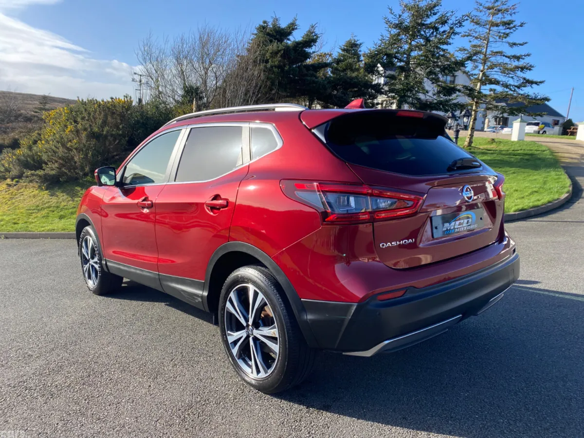 Nissan Qashqai SUV, Diesel, 2019, Red