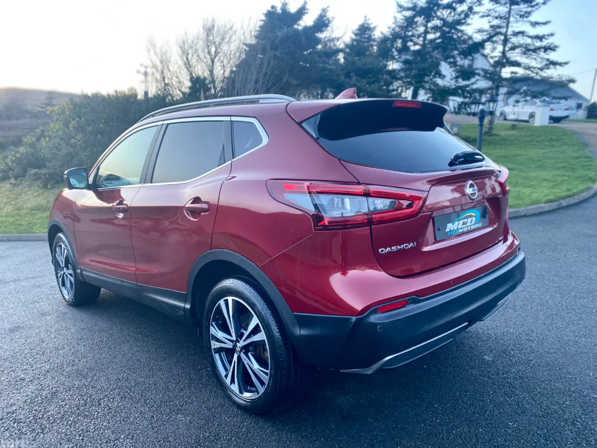 Nissan Qashqai SUV, Diesel, 2019, Red