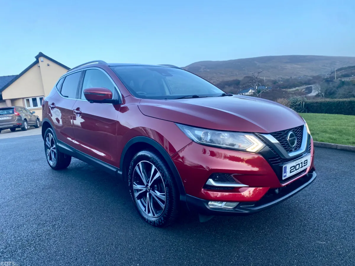 Nissan Qashqai SUV, Diesel, 2019, Red