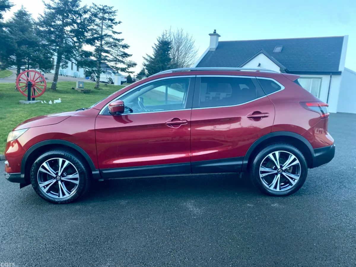 Nissan Qashqai SUV, Diesel, 2019, Red