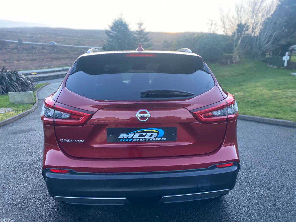 Nissan Qashqai SUV, Diesel, 2019, Red