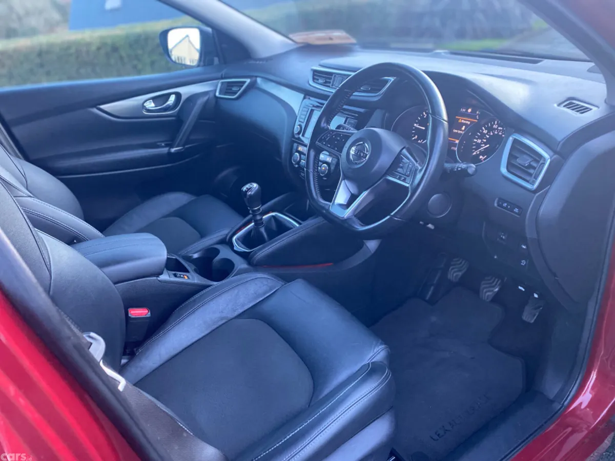Nissan Qashqai SUV, Diesel, 2019, Red