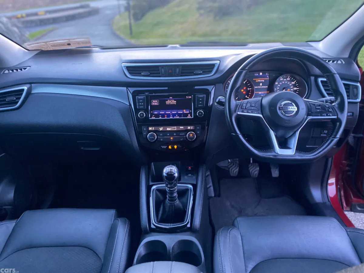 Nissan Qashqai SUV, Diesel, 2019, Red