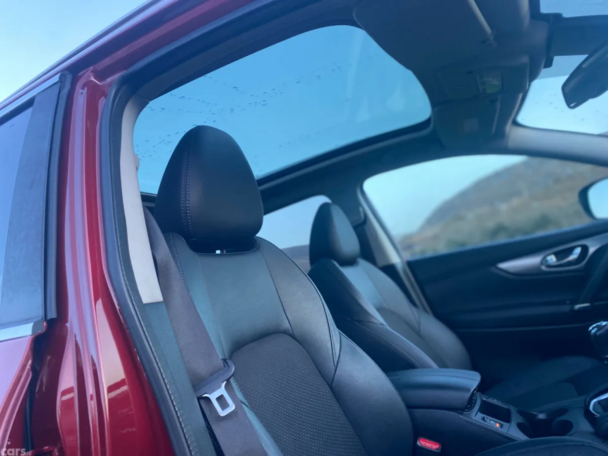 Nissan Qashqai SUV, Diesel, 2019, Red