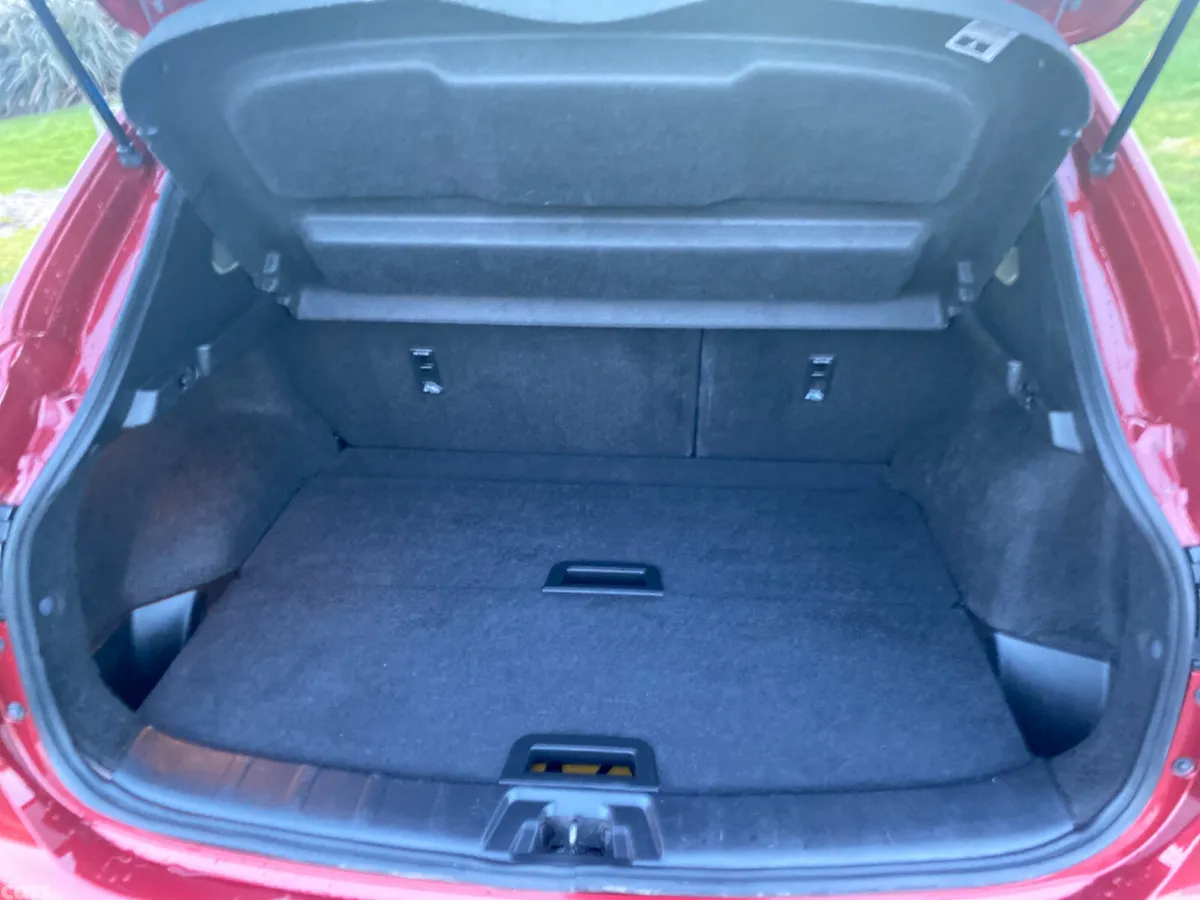 Nissan Qashqai SUV, Diesel, 2019, Red