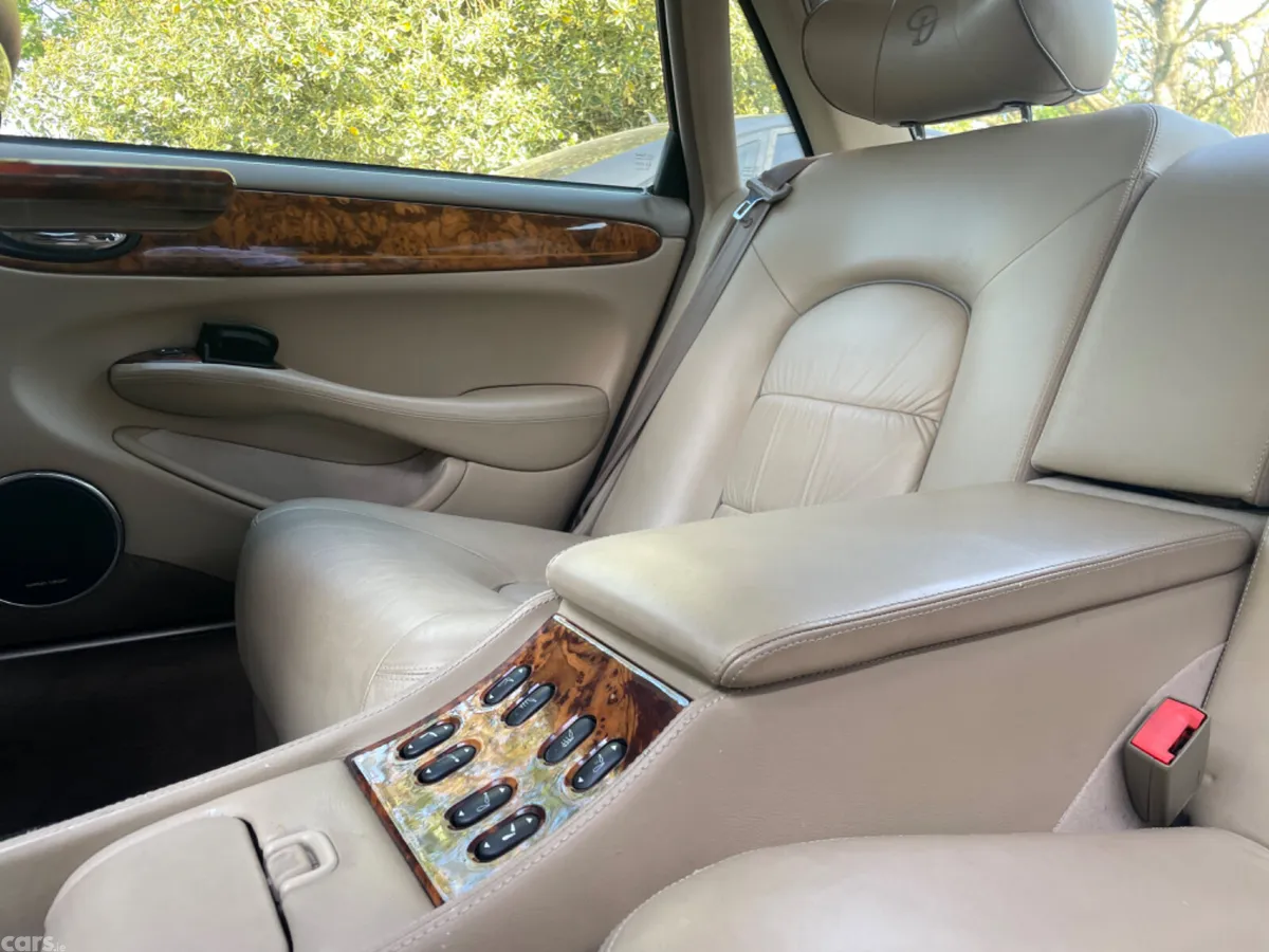 Daimler Other Saloon, Petrol, 1998, Gold