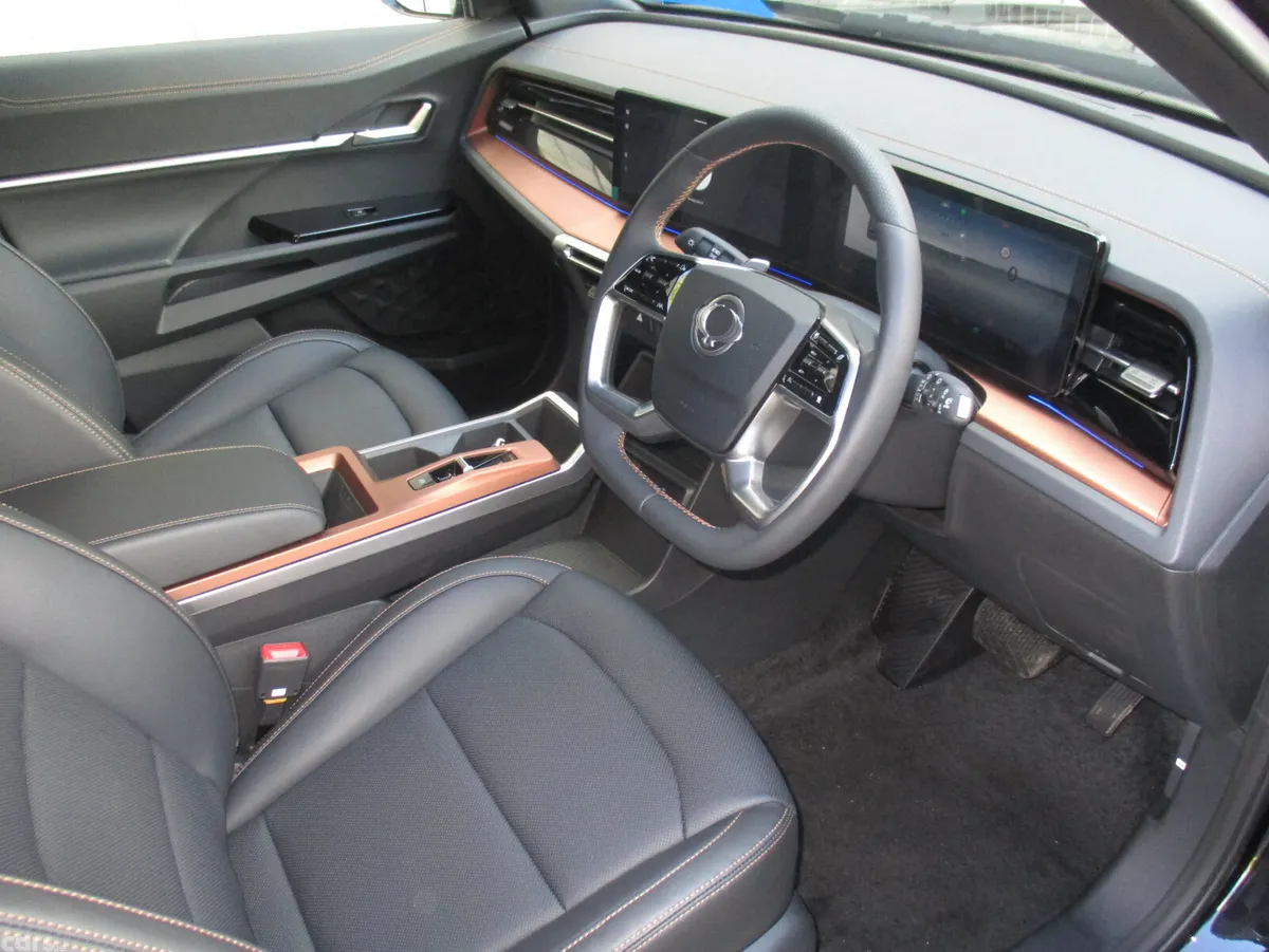 KGM Torres MPV, Electric, 2026, Black