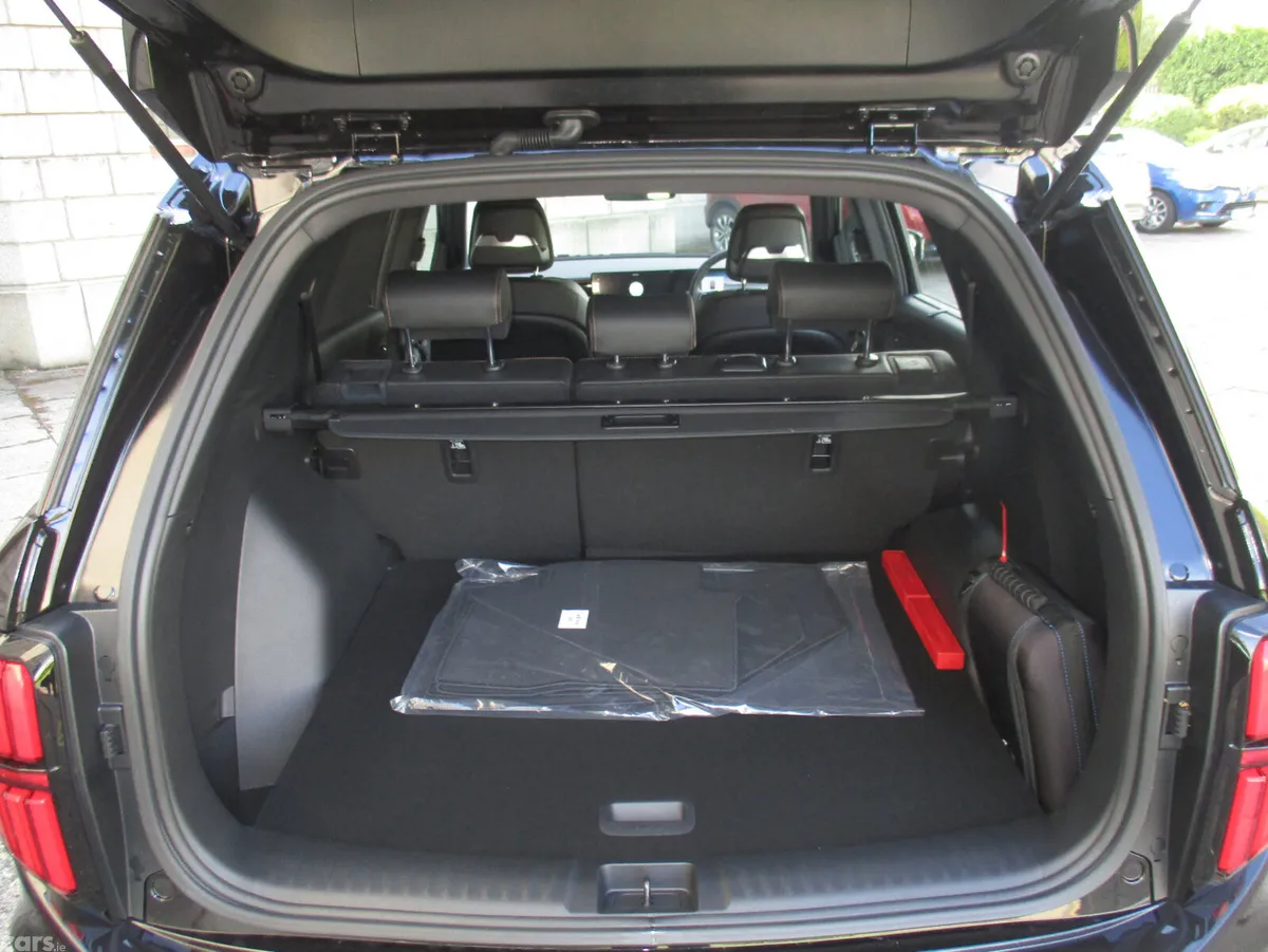 KGM Torres MPV, Electric, 2026, Black
