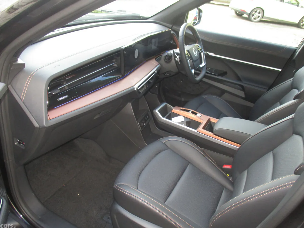 KGM Torres MPV, Electric, 2026, Black