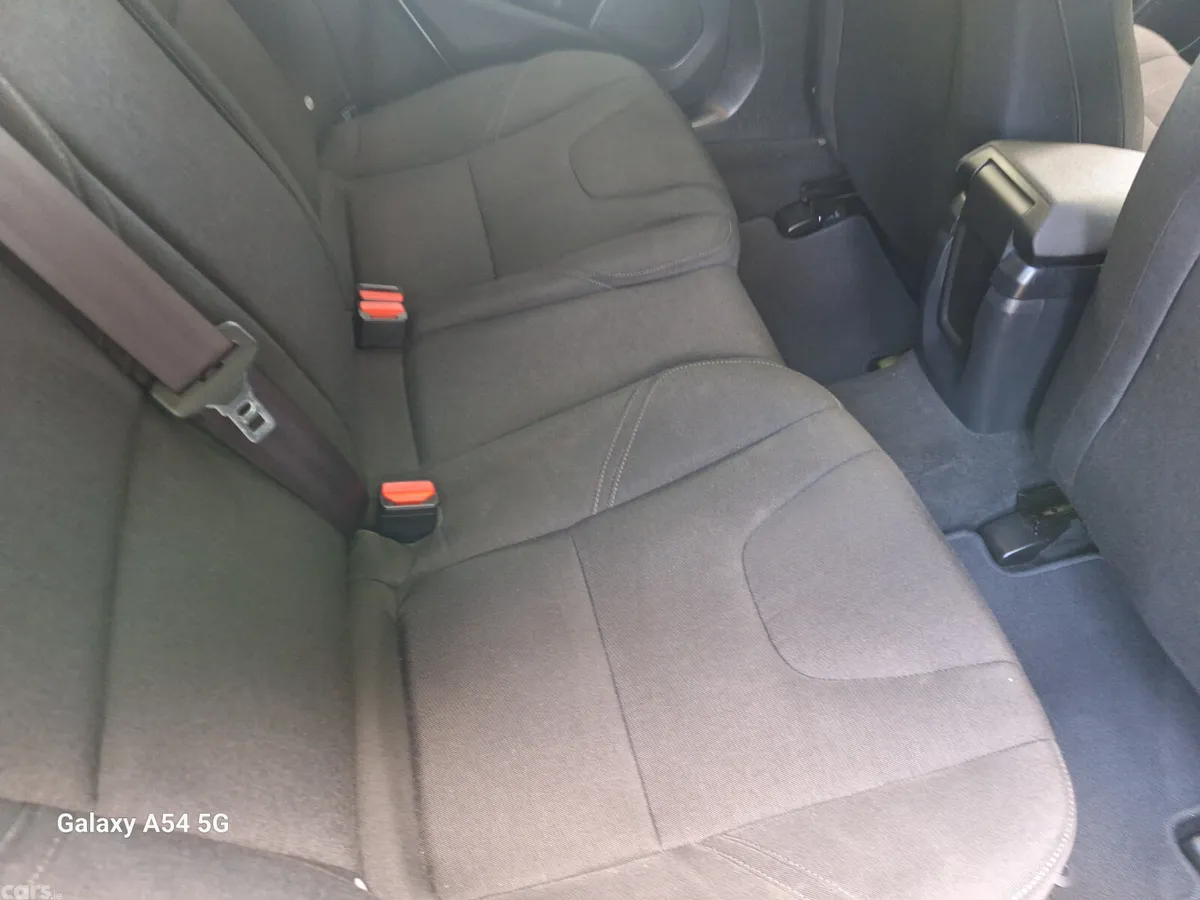Volvo V40 Hatchback, Petrol, 2019, Blue