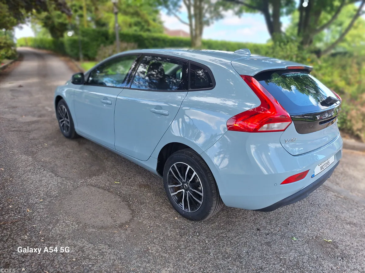 Volvo V40 Hatchback, Petrol, 2019, Blue