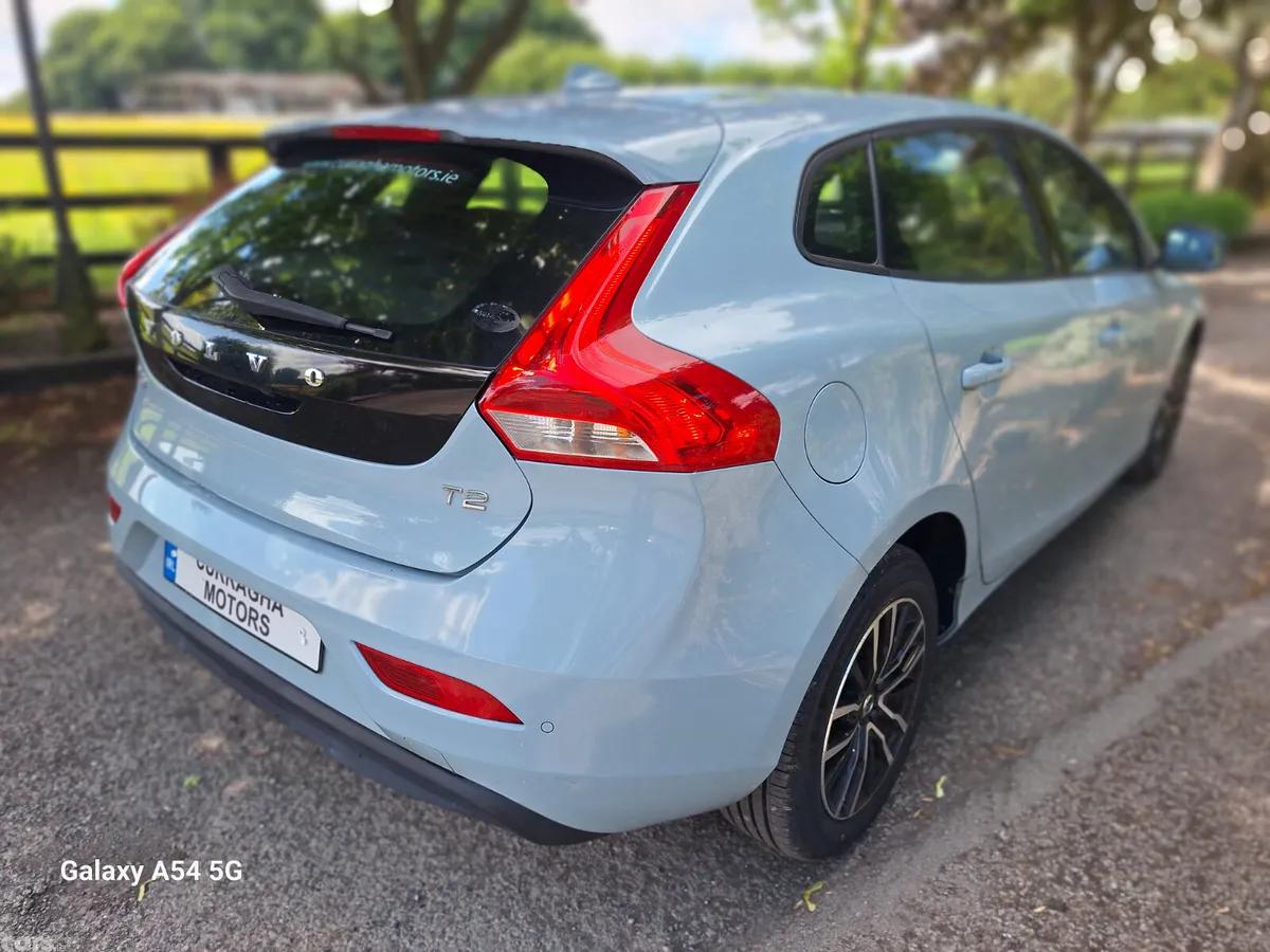 Volvo V40 Hatchback, Petrol, 2019, Blue